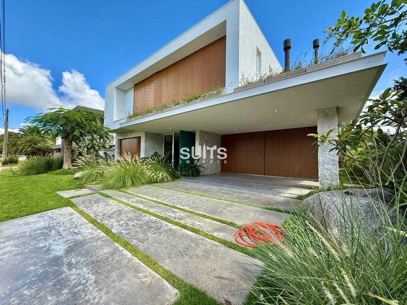 Linda casa com projeto exclusivo no condominio Ilhas Park em Atlantida