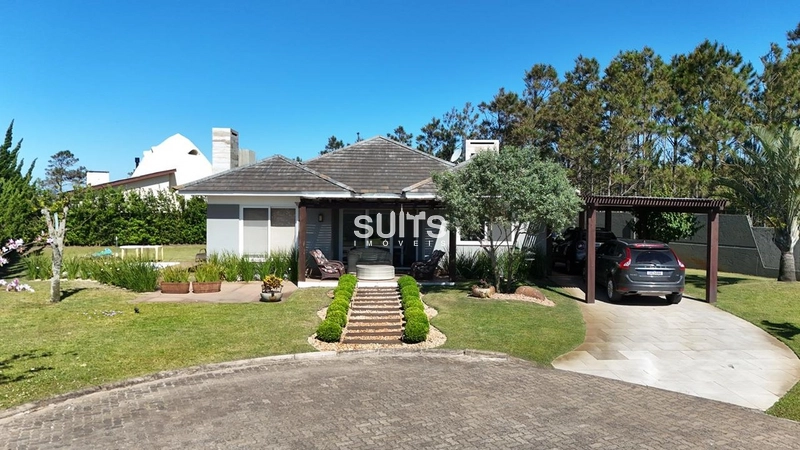 Linda casa à venda no condomínio Lagoa do Passo