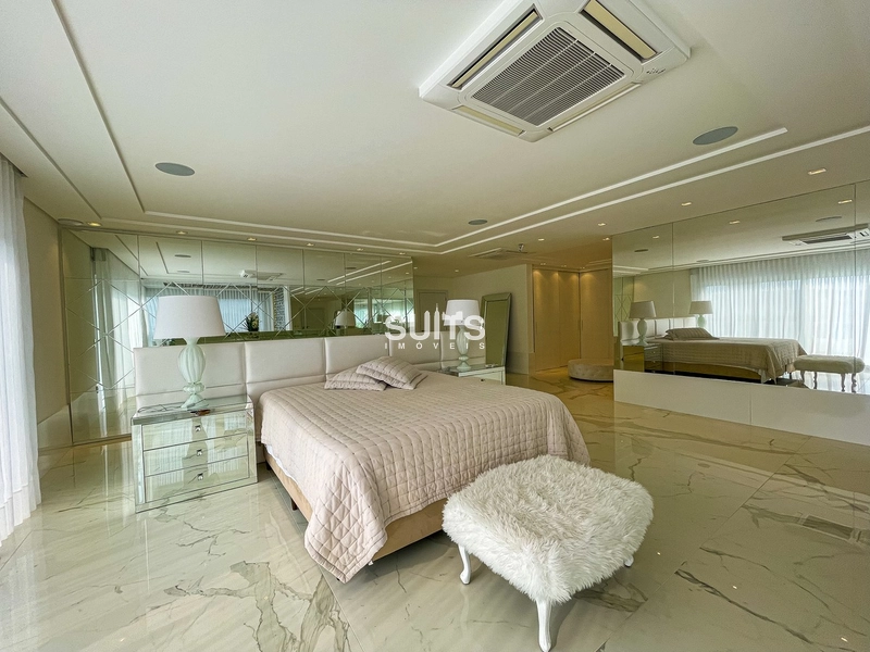 Incrível mansão beira lago no condomínio Enseada: 35ª foto da galeria de imagens do imóvel