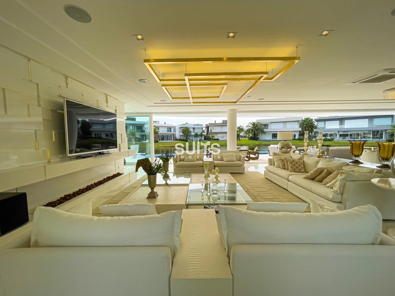 Incrível mansão beira lago no condomínio Enseada: 3ª foto da galeria de imagens do imóvel