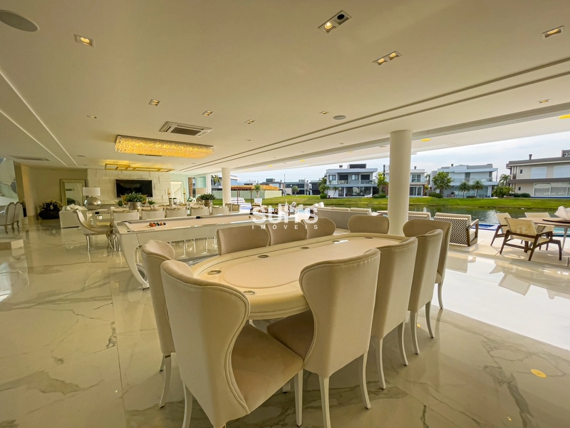 Incrível mansão beira lago no condomínio Enseada: 4ª foto da galeria de imagens do imóvel