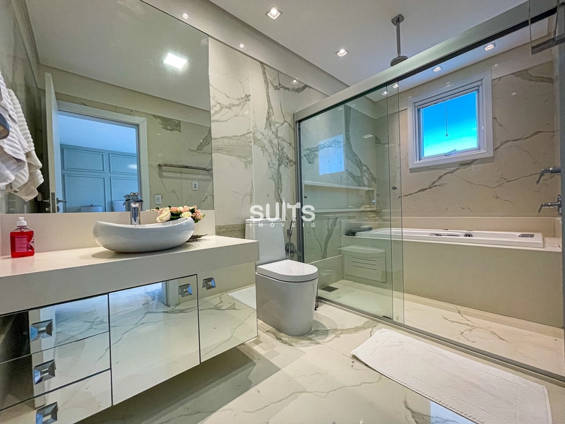 Incrível mansão beira lago no condomínio Enseada: 21ª foto da galeria de imagens do imóvel