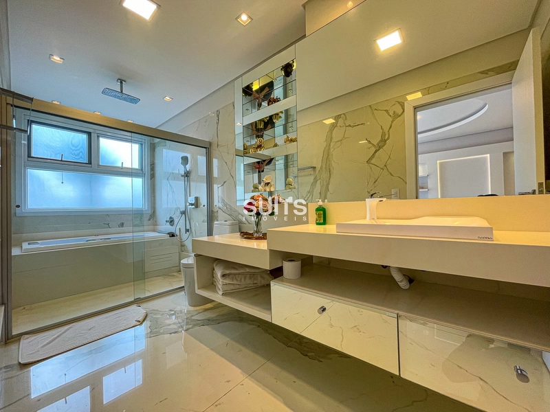 Incrível mansão beira lago no condomínio Enseada: 24ª foto da galeria de imagens do imóvel