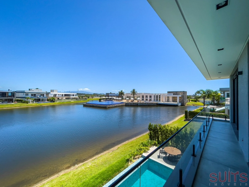 Mansão belíssima nas margens do lago no condomínio Enseada: 85ª foto da galeria de imagens do imóvel