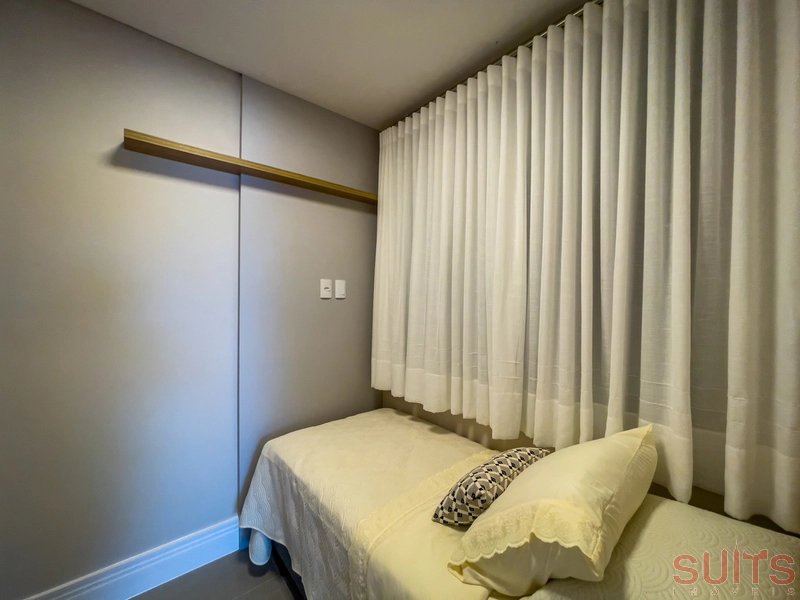 Mansão belíssima nas margens do lago no condomínio Enseada: 32ª foto da galeria de imagens do imóvel