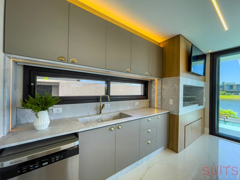 Mansão belíssima nas margens do lago no condomínio Enseada: 30ª foto da galeria de imagens do imóvel