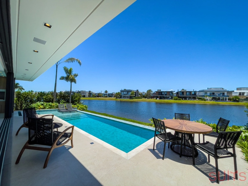 Mansão belíssima nas margens do lago no condomínio Enseada: 33ª foto da galeria de imagens do imóvel