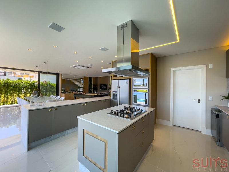 Mansão belíssima nas margens do lago no condomínio Enseada: 28ª foto da galeria de imagens do imóvel