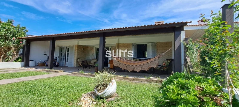 Casa à venda em ótima localização no centro de Xangri-Lá: 1ª foto da galeria de imagens do imóvel