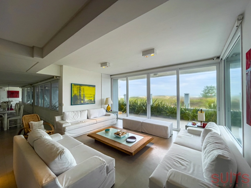 Magnifica mansão à beira mar na praia de Atlântida: 20ª foto da galeria de imagens do imóvel