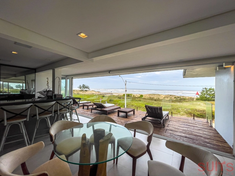 Magnifica mansão à beira mar na praia de Atlântida: 45ª foto da galeria de imagens do imóvel