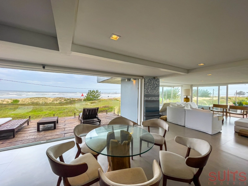 Magnifica mansão à beira mar na praia de Atlântida: 46ª foto da galeria de imagens do imóvel