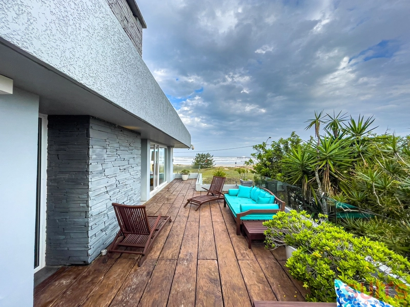 Magnifica mansão à beira mar na praia de Atlântida: 44ª foto da galeria de imagens do imóvel