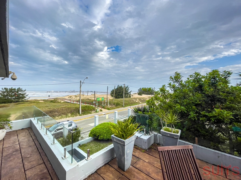 Magnifica mansão à beira mar na praia de Atlântida: 43ª foto da galeria de imagens do imóvel