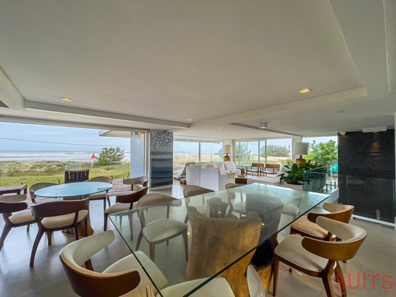 Magnifica mansão à beira mar na praia de Atlântida: 36ª foto da galeria de imagens do imóvel