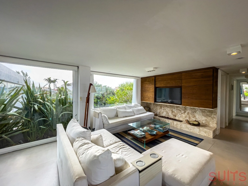 Magnifica mansão à beira mar na praia de Atlântida: 37ª foto da galeria de imagens do imóvel