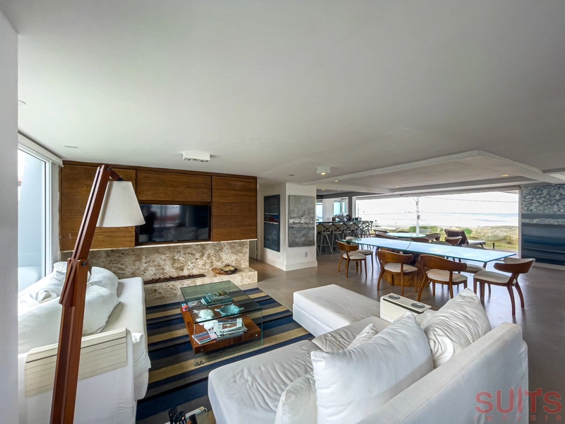 Magnifica mansão à beira mar na praia de Atlântida: 38ª foto da galeria de imagens do imóvel