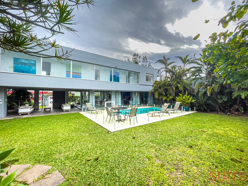 Magnifica mansão à beira mar na praia de Atlântida: 8ª foto da galeria de imagens do imóvel