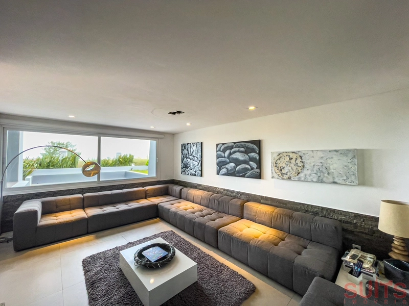 Magnifica mansão à beira mar na praia de Atlântida: 23ª foto da galeria de imagens do imóvel