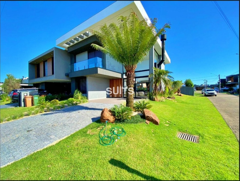 Belo sobrado de esquina no condomínio Blue em Xangri-Lá: 2ª foto da galeria de imagens do imóvel