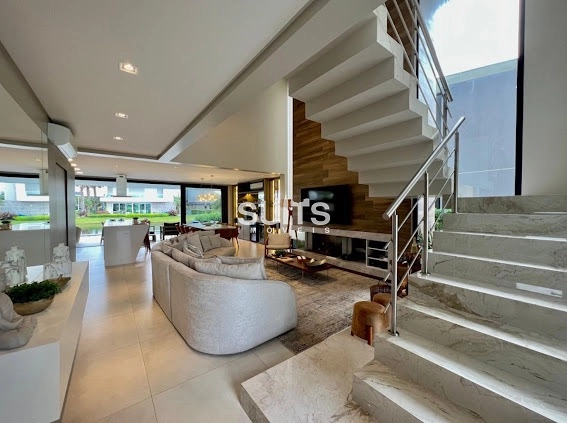 Incrível sobrado beira lago no condomínio Enseada: 3ª foto da galeria de imagens do imóvel