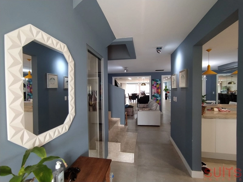 Incrível casa à venda no condomínio Páteo Marbella