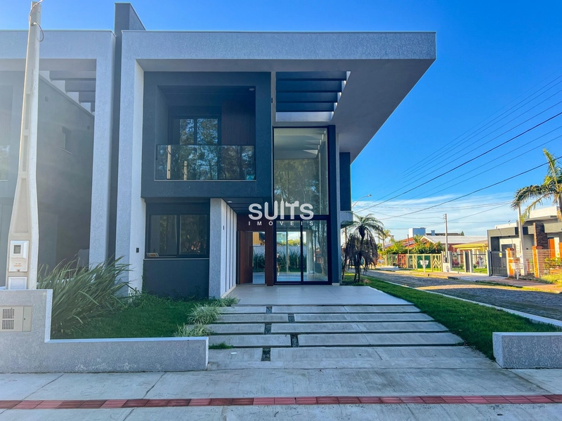 Excelente sobrado à venda no centro da praia de Xangri-Lá: 2ª foto da galeria de imagens do imóvel