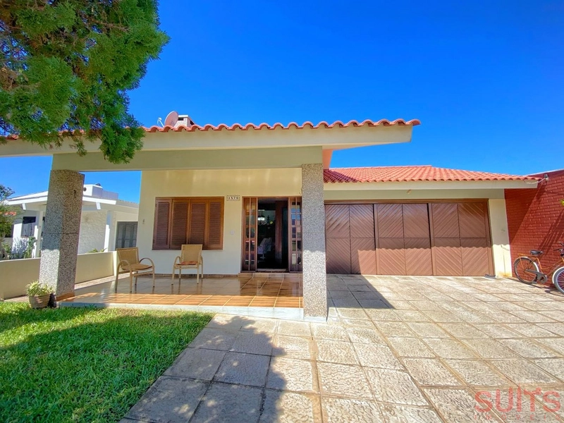 Casa à poucos metros do mar no Centro de Xangri-Lá: 2ª foto da galeria de imagens do imóvel