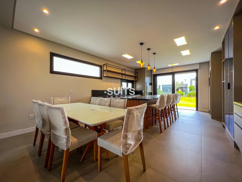 Incrível casa com linda vista para o lago no condomínio Riviera: 8ª foto da galeria de imagens do imóvel