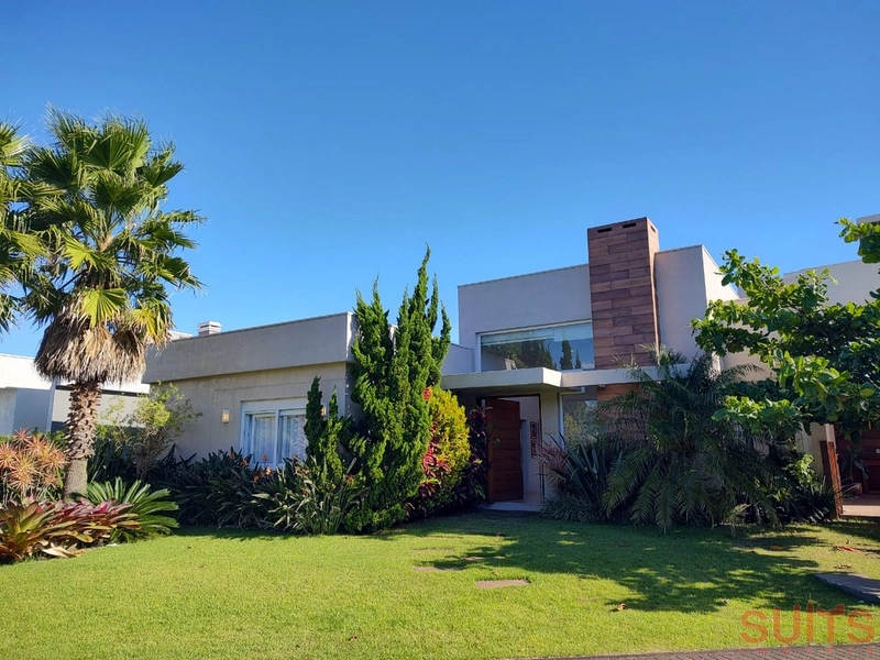 Excelente casa à venda no condomínio Las Palmas