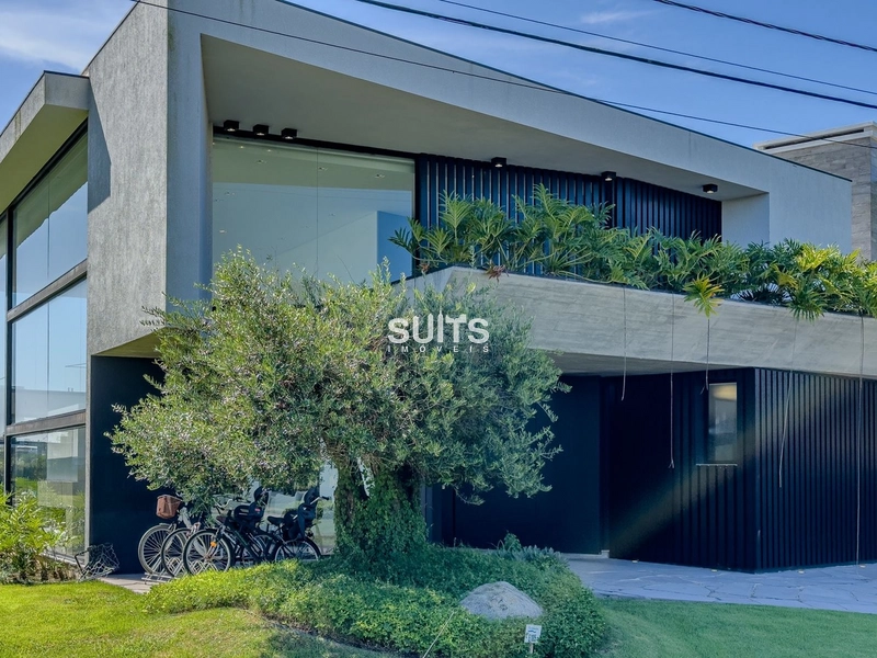 Excelente sobrado beira-lago no Condomínio Enseada: 2ª foto da galeria de imagens do imóvel