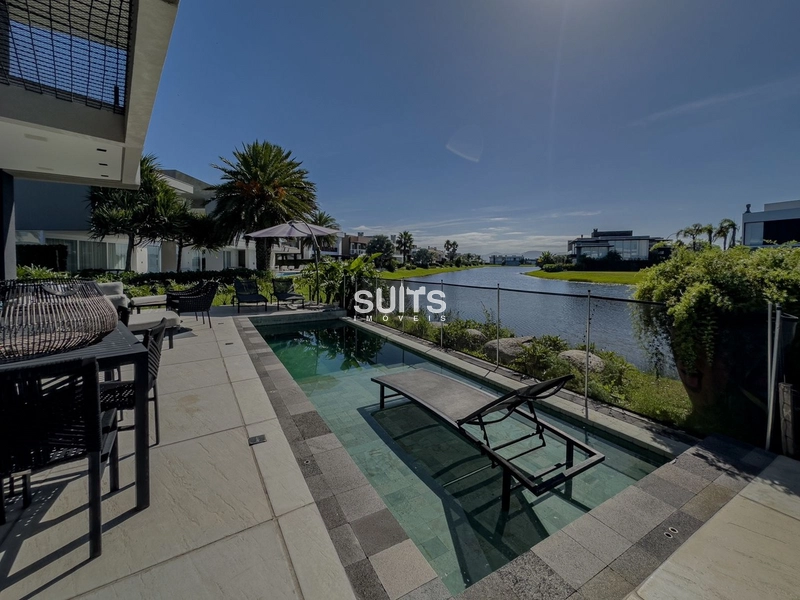 Excelente sobrado beira-lago no Condomínio Enseada: 16ª foto da galeria de imagens do imóvel