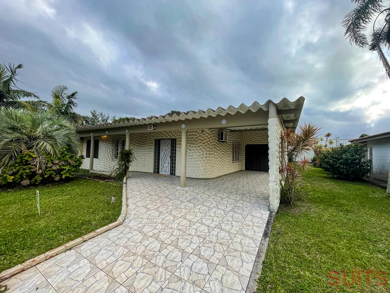 Ótima casa com amplo pátio na praia de Atlântida: 2ª foto da galeria de imagens do imóvel