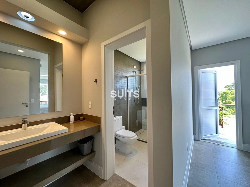 Incrível mansão de esquina próxima ao mar na praia de Atlãntida: 58ª foto da galeria de imagens do imóvel