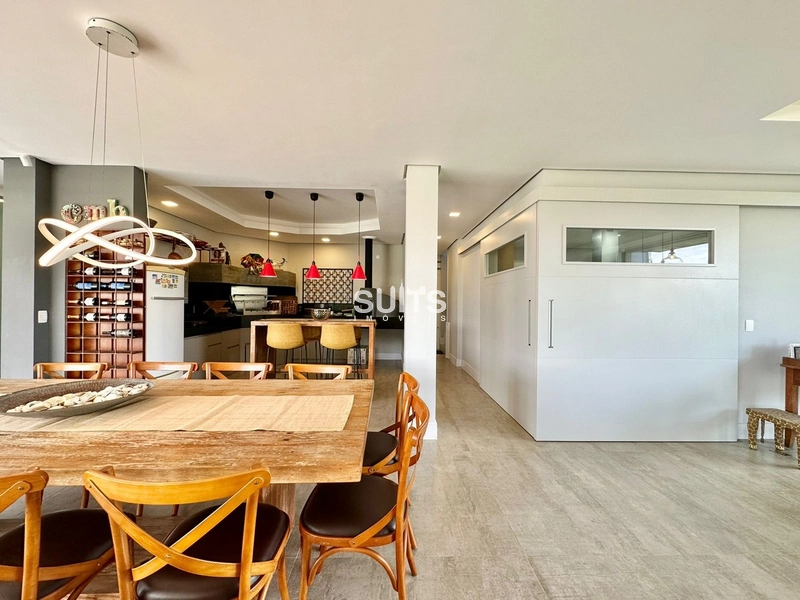 Incrível mansão de esquina próxima ao mar na praia de Atlãntida: 37ª foto da galeria de imagens do imóvel