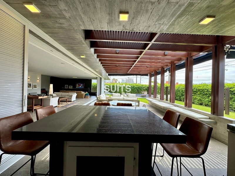 Incrível mansão de esquina próxima ao mar na praia de Atlãntida: 21ª foto da galeria de imagens do imóvel