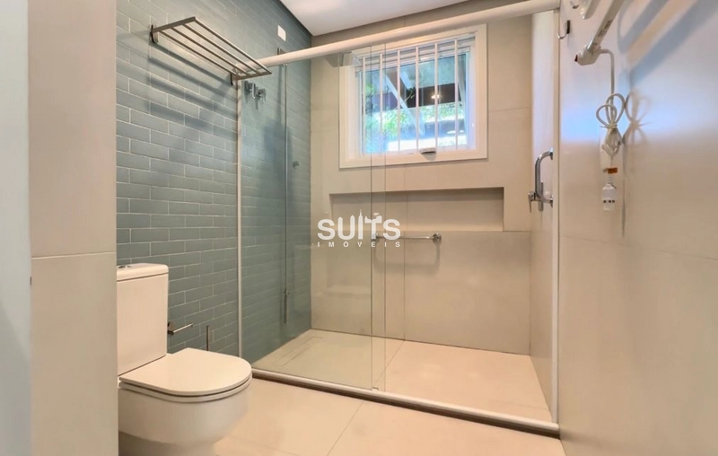 Incrível mansão de esquina próxima ao mar na praia de Atlãntida: 65ª foto da galeria de imagens do imóvel