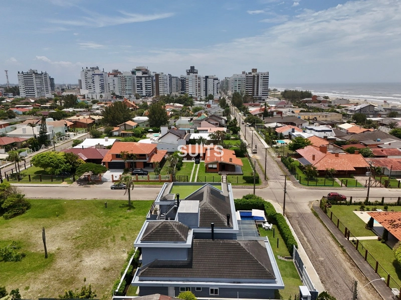 Incrível mansão de esquina próxima ao mar na praia de Atlãntida: 18ª foto da galeria de imagens do imóvel