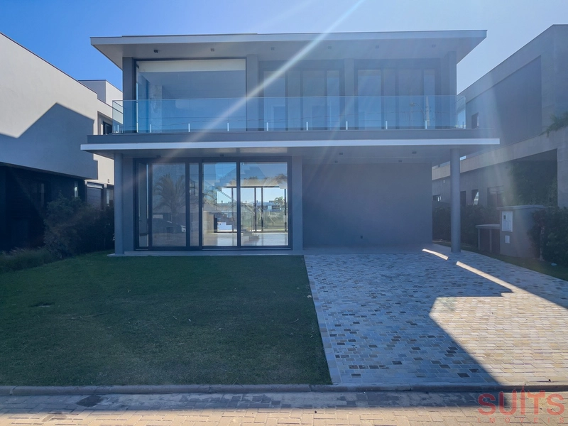 Mansão com projeto arrojado no Condomínio Sense em Xangri-Lá: 2ª foto da galeria de imagens do imóvel