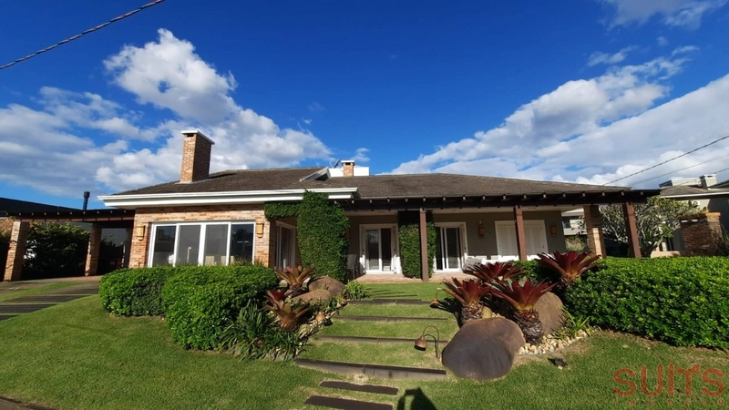 Linda casa estilo Americana Térrea no Condomínio Atlântico