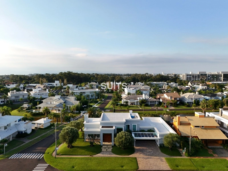 Linda Mansão beira lago no condominio Ilhas Park: 2ª foto da galeria de imagens do imóvel
