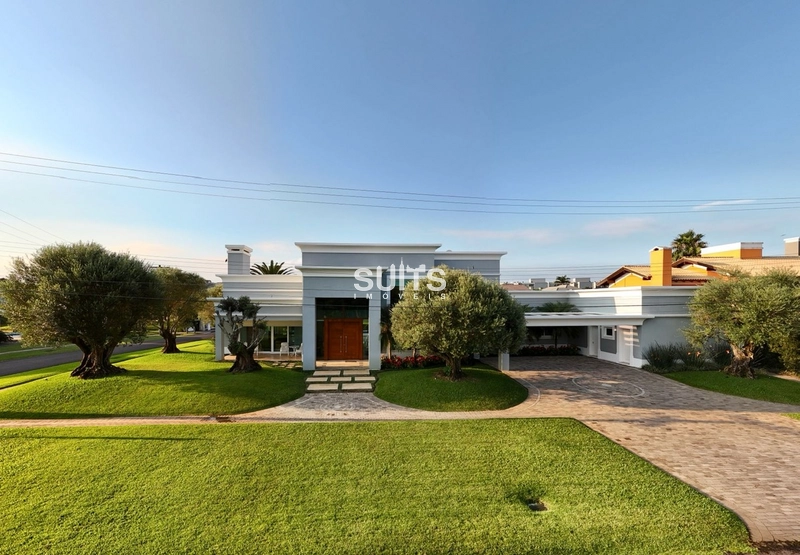 Linda Mansão beira lago no condominio Ilhas Park: 1ª foto da galeria de imagens do imóvel
