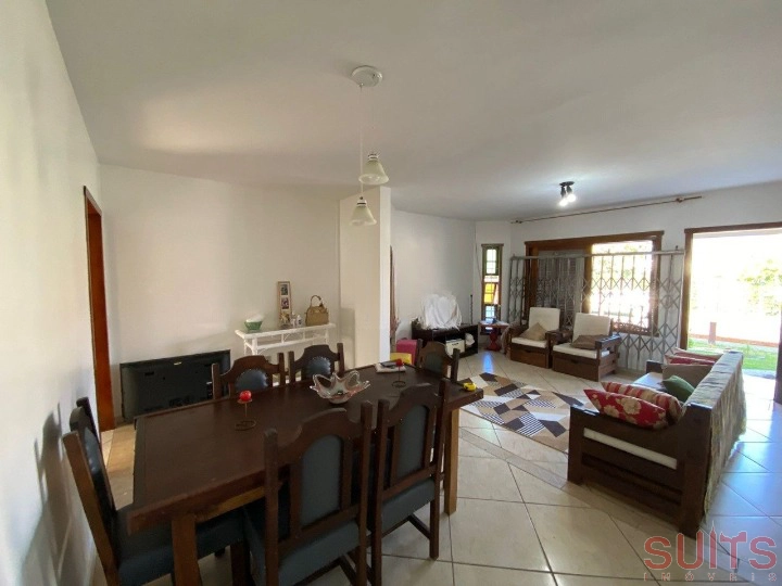 Belíssima casa em excelente localização na praia de Atlântida: 3ª foto da galeria de imagens do imóvel