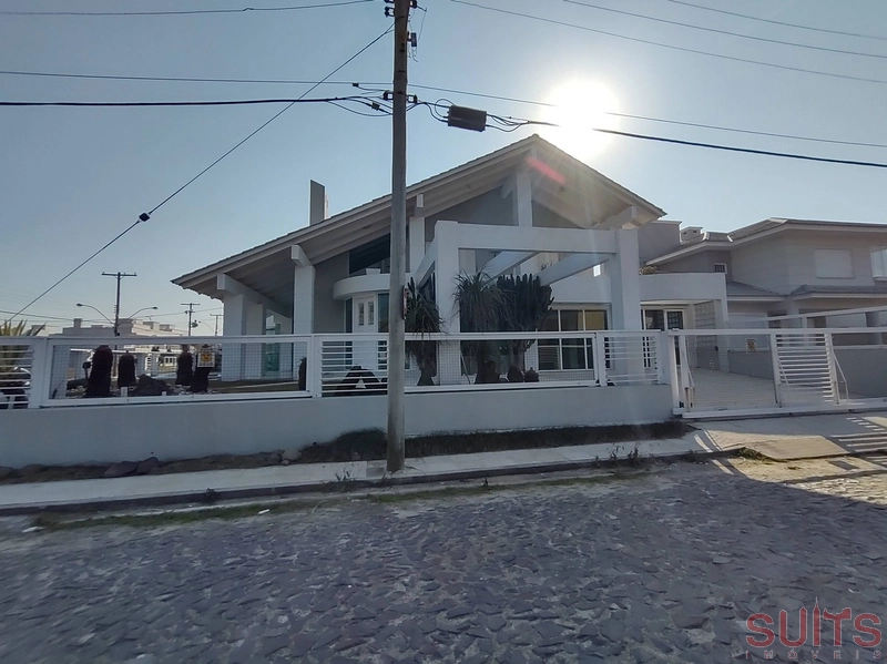 Excelente Sobrado de esquina na Zona do Caburé na Praia de Atlântida: 2ª foto da galeria de imagens do imóvel