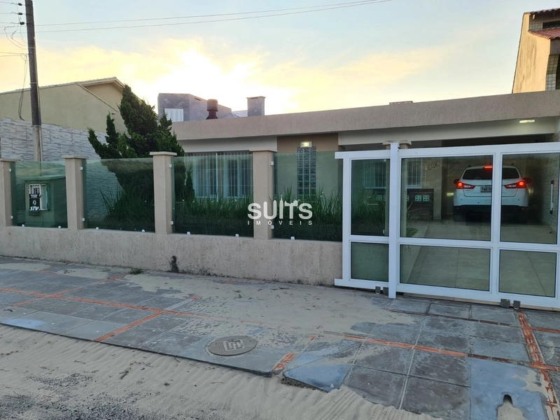 Linda casa na beira-mar no Centro da praia de Xangri-Lá: 1ª foto da galeria de imagens do imóvel