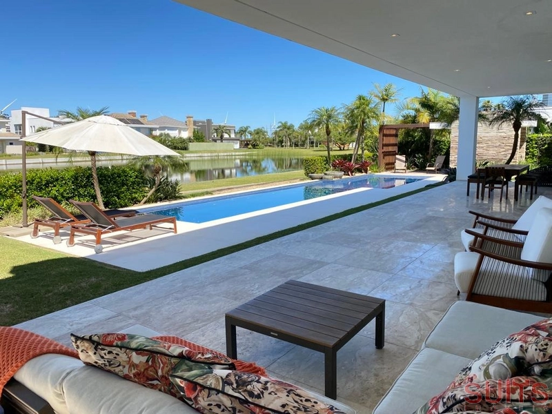 Magnífica mansão com 2 lotes no condomínio Bosques de Atlântida: 34ª foto da galeria de imagens do imóvel