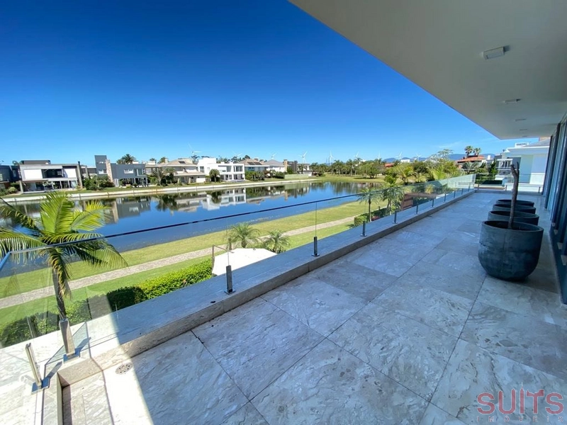 Magnífica mansão com 2 lotes no condomínio Bosques de Atlântida: 88ª foto da galeria de imagens do imóvel