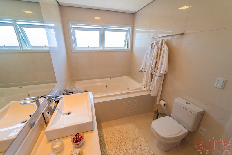 Excelente sobrado beira lago no condomínio Enseada: 70ª foto da galeria de imagens do imóvel