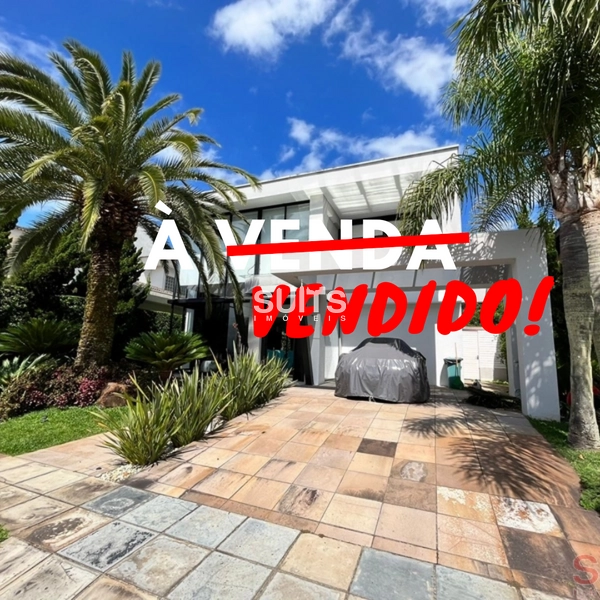 Excelente sobrado à venda no condomínio Porto Coronado