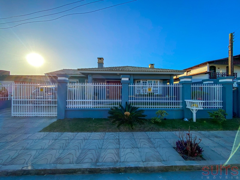 Incrível casa à poucos metros do mar na praia de Remanso